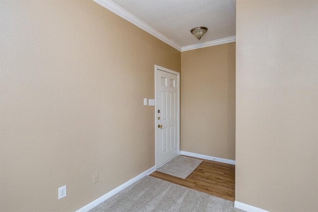 Building Photo - 2255 Braeswood Park Dr