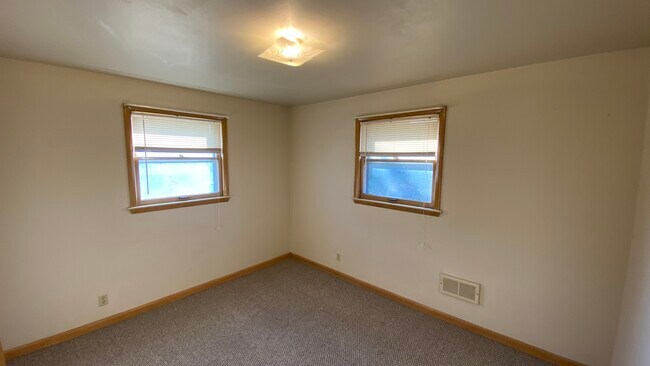 Building Photo - 6703 W Florist Ave