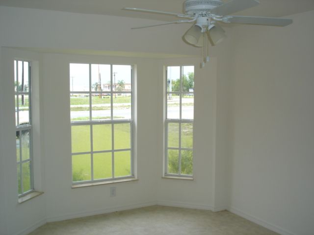 Building Photo - 1005 Country Club Blvd