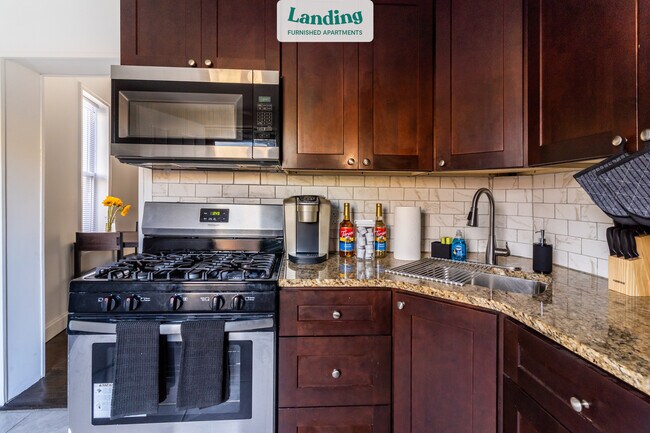 Foto del edificio - 6139 Larchwood Ave