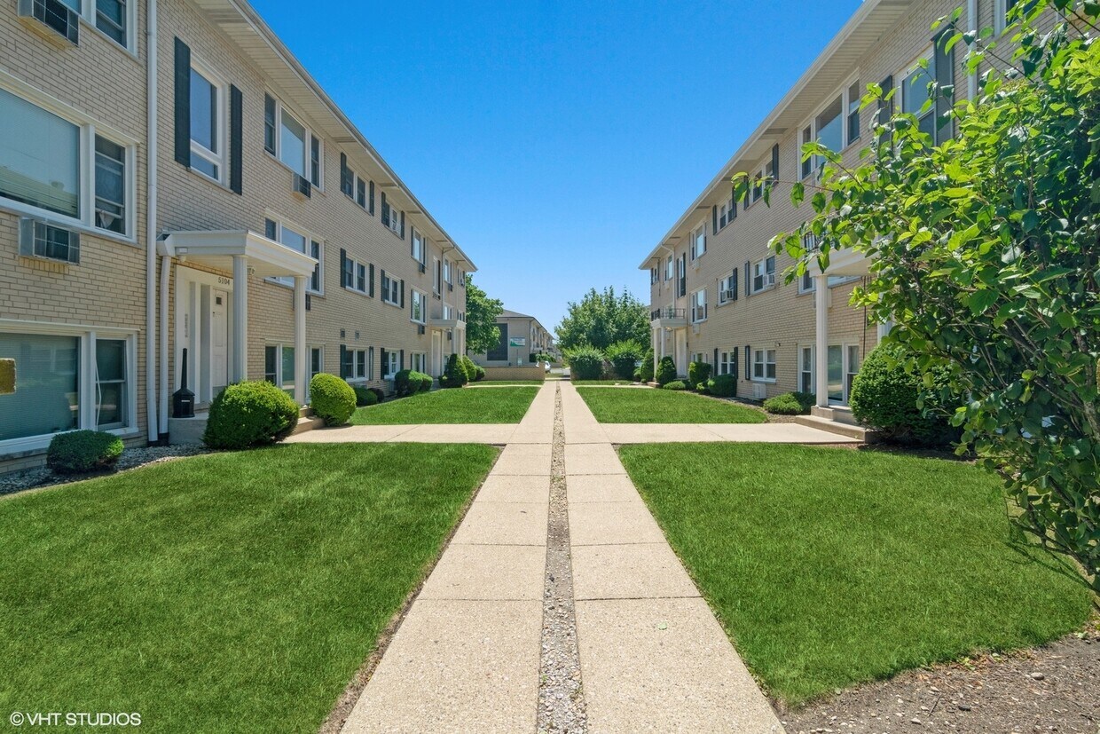 5102 N Leonard Dr Unit 1A, Norridge, IL 60656 Room for Rent in