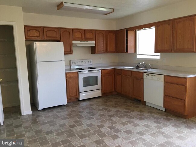 Building Photo - 207 Ridgefield Ave