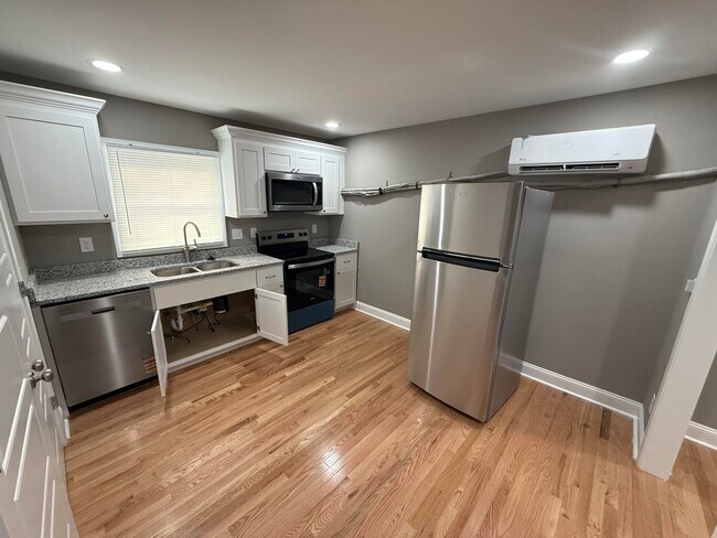 Building Photo - 402 Gunn St