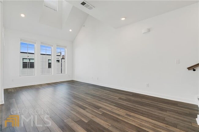 Building Photo - 513 Burton Dr