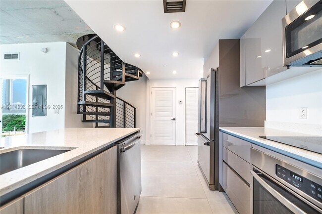 Foto del edificio - 13800 Highland Dr