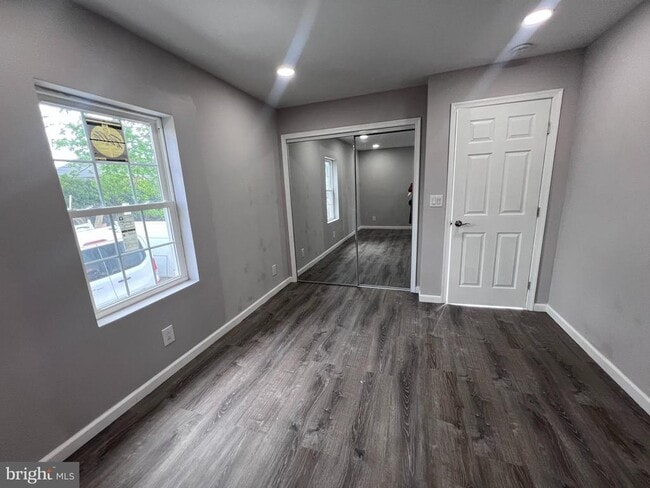Building Photo - 307 Fairview St