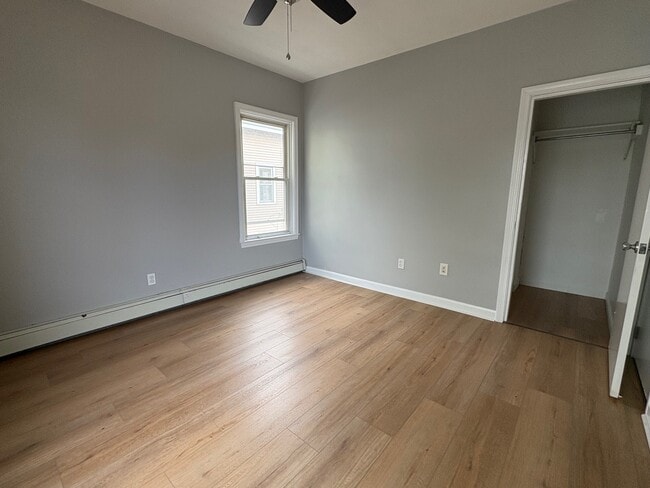 Dormitorio 1 con armario grande - 658 Central Ave