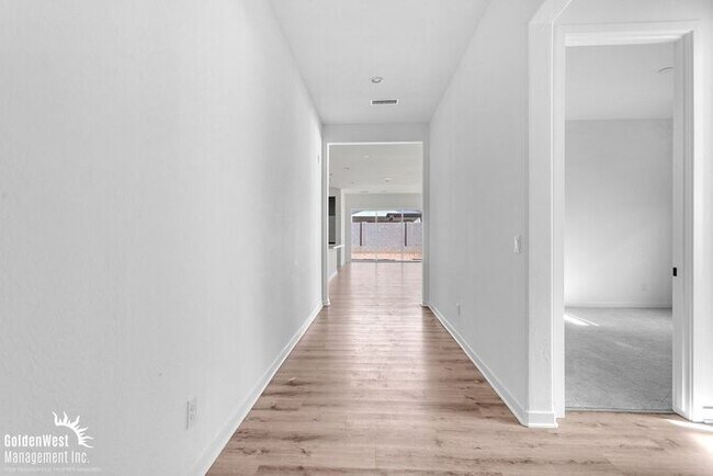 Foto del edificio - Modern 3Bdm 2Ba Home with Spacious Backyard!