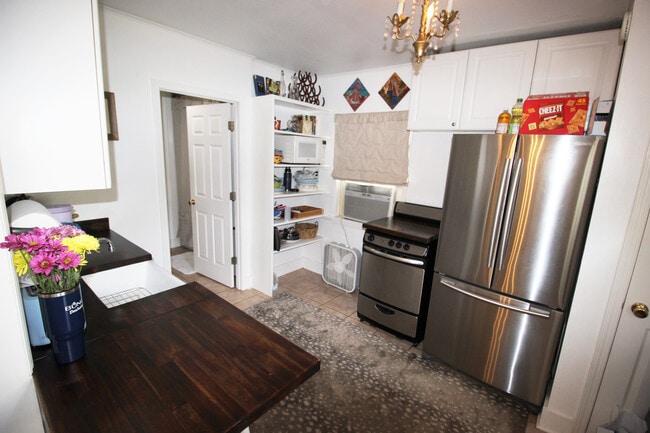 Building Photo - 150 Labarre Dr
