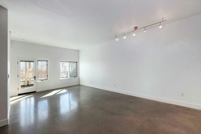 Building Photo - 420 Linden St
