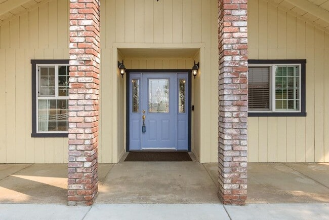 Building Photo - 17323 Anaconda Rd