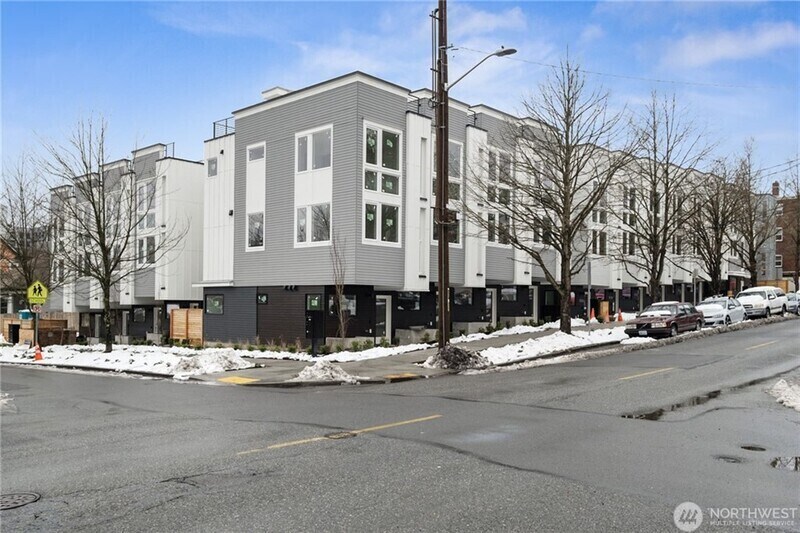 Foto principal - 1326 E Spring St