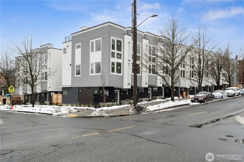 Primary Photo - 1326 E Spring St