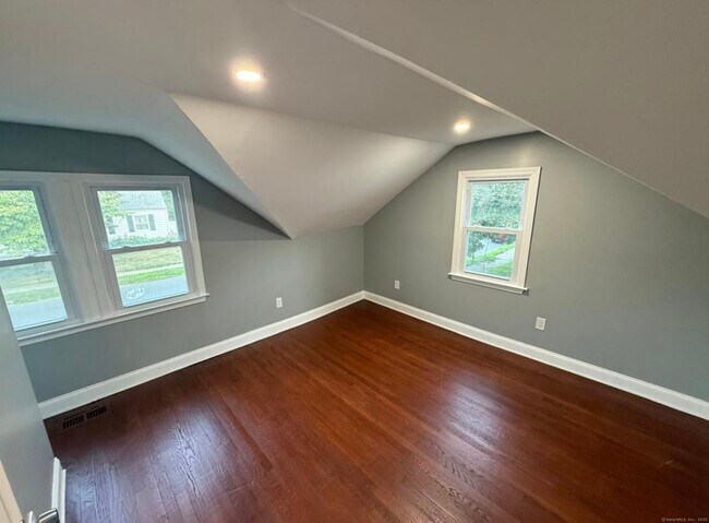 Foto del edificio - 863 Briarwood Ave