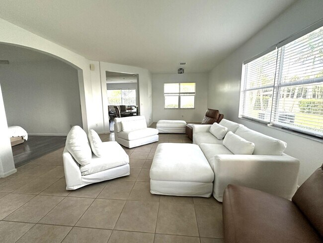 Foto del edificio - 2100 Mariner Bay Blvd