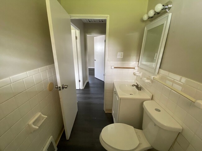 Building Photo - 10648 Spring Garden Dr