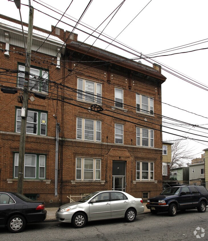 Building Photo - 67 Hopkins Ave