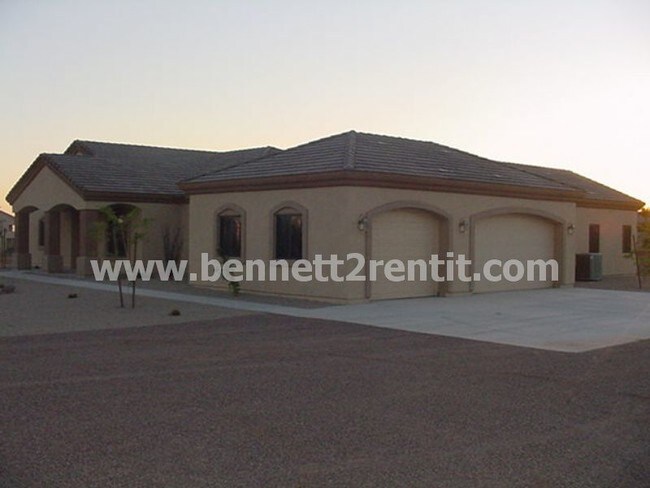 Building Photo - 1174 N Acacia Rd