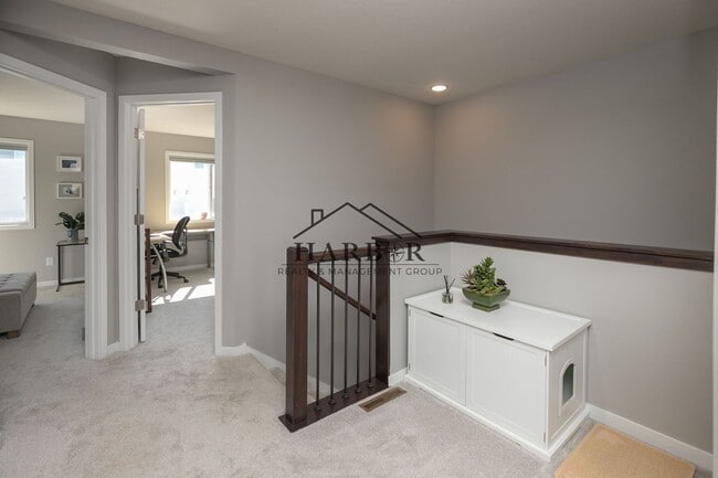 Building Photo - Contemporary 3 Bedroom Towhome in NW Roche...