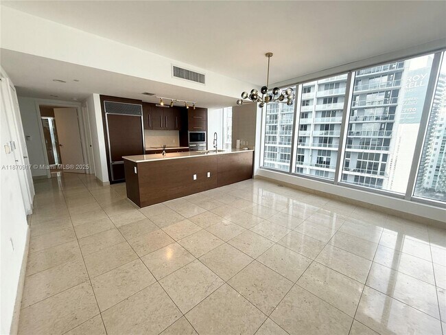 Foto del edificio - 475 Brickell Ave