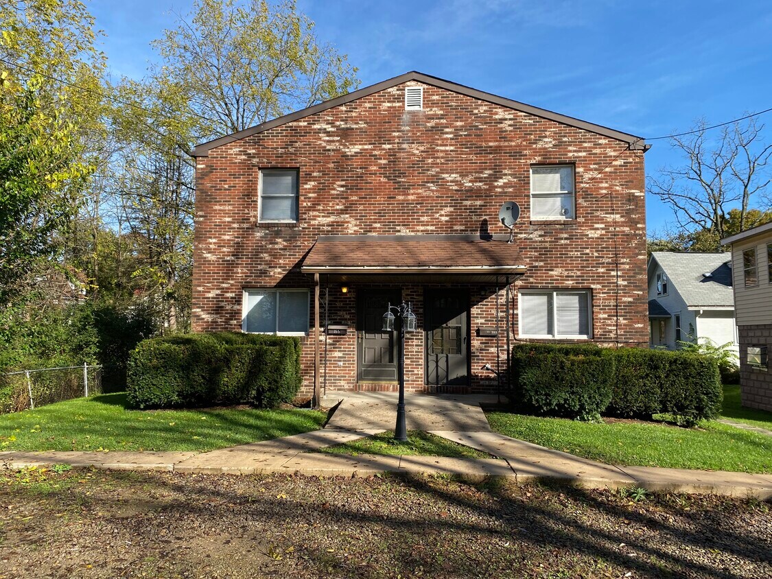 353 Burns Ave, Indiana, PA 15701 Townhouse for Rent in Indiana, PA