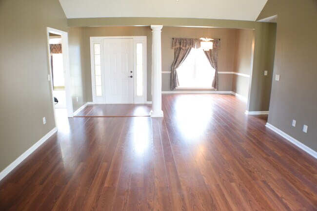 Building Photo - Great Family Home in Richmond Place