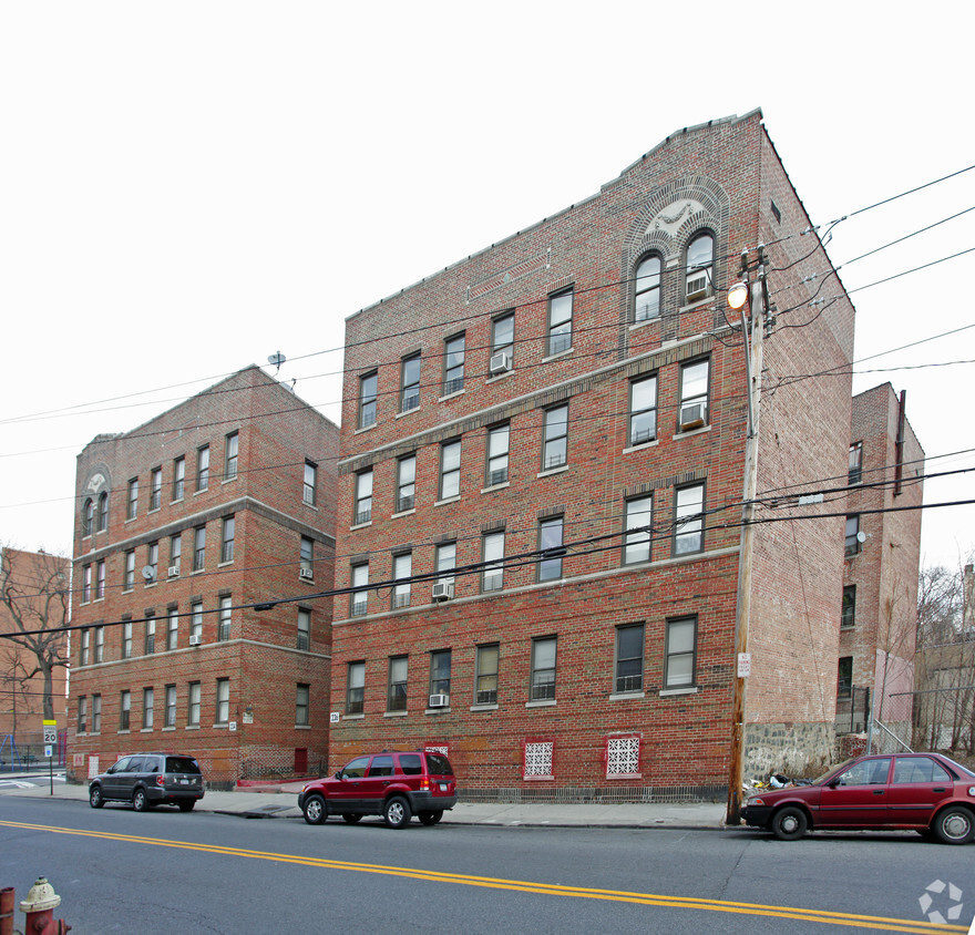 236 Hawthorne Ave - 234-236 Hawthorne Ave