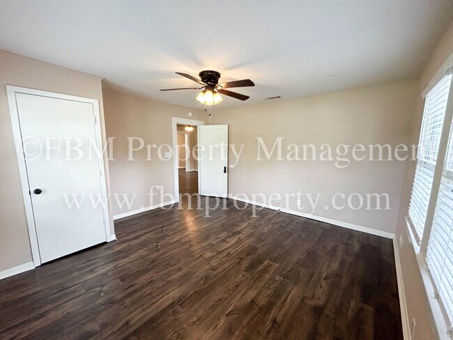 Foto del edificio - 212 W Marshall St