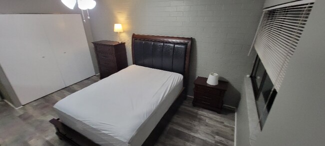 Building Photo - 2106 Kanawha Blvd E