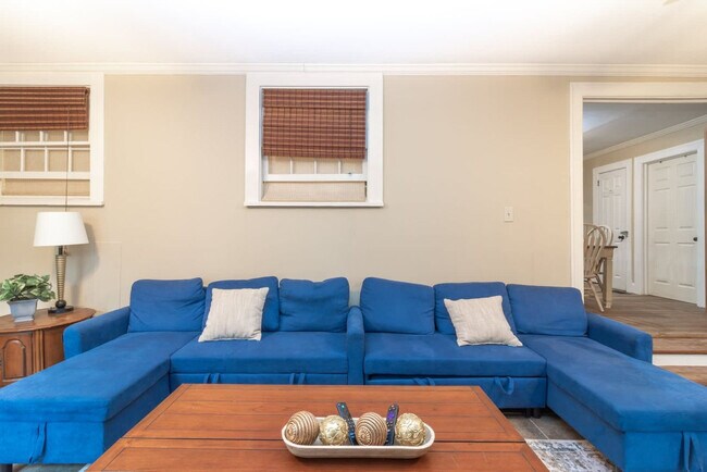 Foto del edificio - 1416 S Dixon Dr