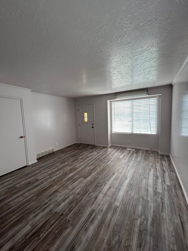 Foto del edificio - 4 Bedroom 2 Bathroom Home West Jordan,Utah