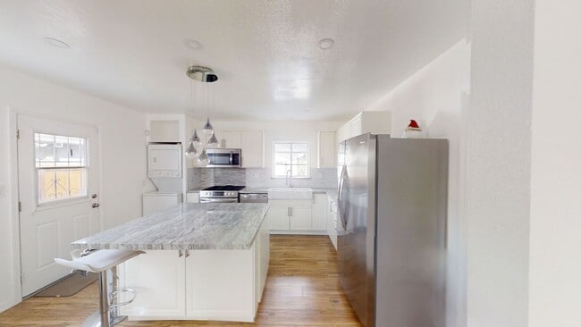 Foto del edificio - Spacious 4-Bedroom, 2-Bath Home in Desirable La Habra Location