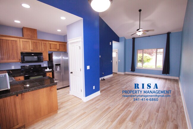 Building Photo - 586 Corinne Dr