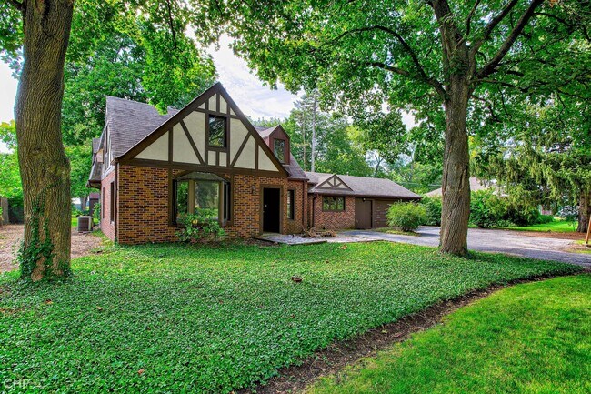 Foto del edificio - 205 E Marion Ave