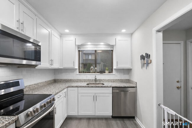 Foto del edificio - 9 Avon Ct