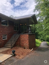 Building Photo - 321 Hillcrest Dr
