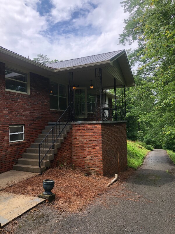 Foto principal - 321 Hillcrest Dr