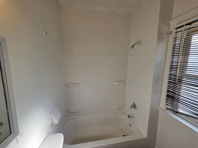 Foto del edificio - 536 E 117th St