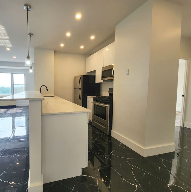 750 N Broad St Unit 11C, Elizabeth, NJ 07208 Room for Rent in