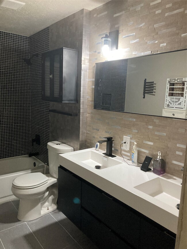 Building Photo - 4114 Dacca Dr