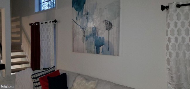 Building Photo - 3425 Hewitt Ave