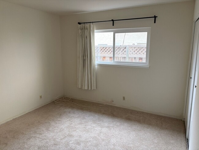 Building Photo - 717 Potomac Ct