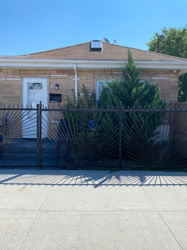 Foto del edificio - 418 Beach 47th St