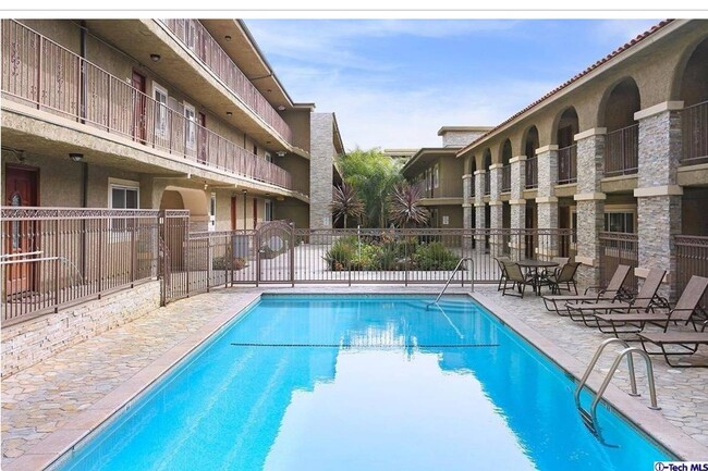 Building Photo - 3220 Altura Ave