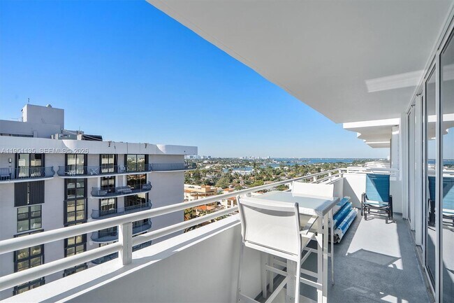 Foto del edificio - 8911 Collins Ave