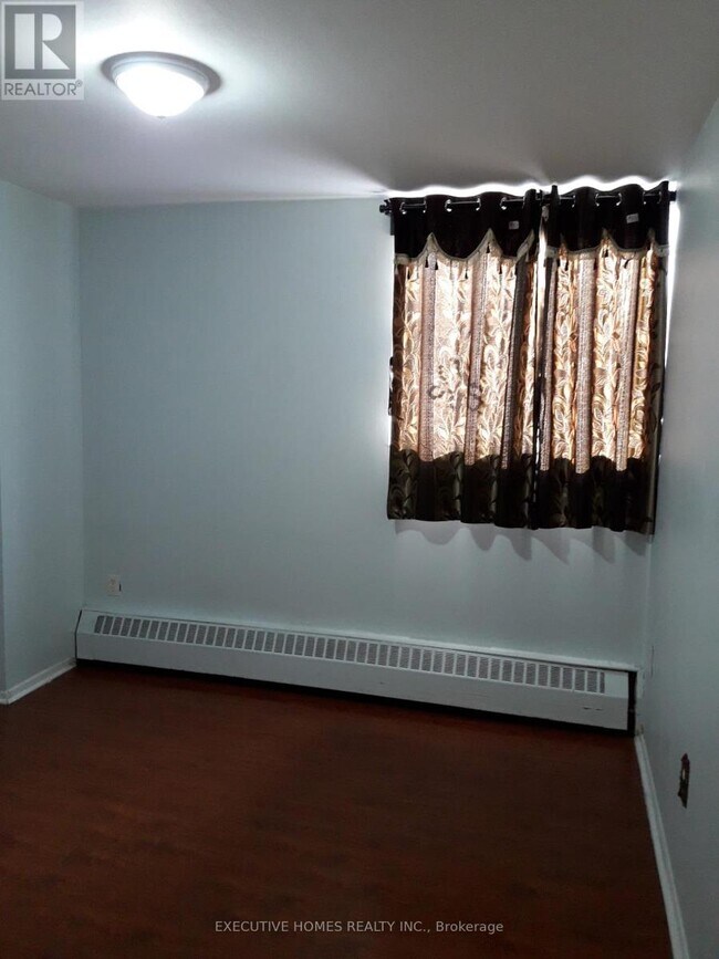 Photo du bâtiment - 100 Dundalk Dr