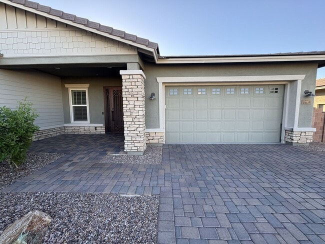 Foto del edificio - Dove Mountain 4 bedroom with Den 3,277 sq ...