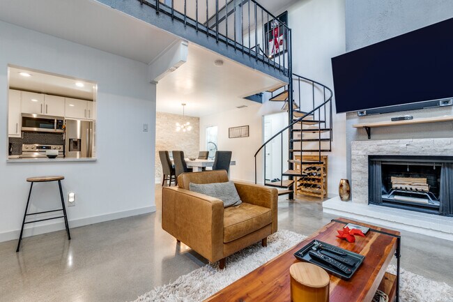 Pared decorativa de piedra para sala de estar y comedor - 9711 Smokefeather Ln