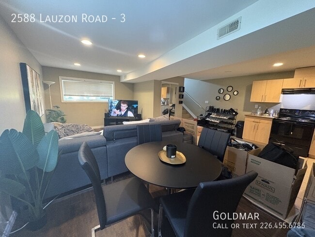Building Photo - New Listing