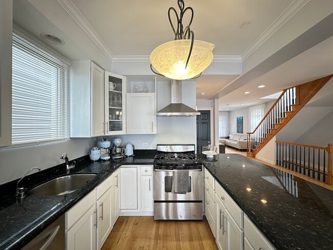 Foto del edificio - 4142 N Maplewood Ave